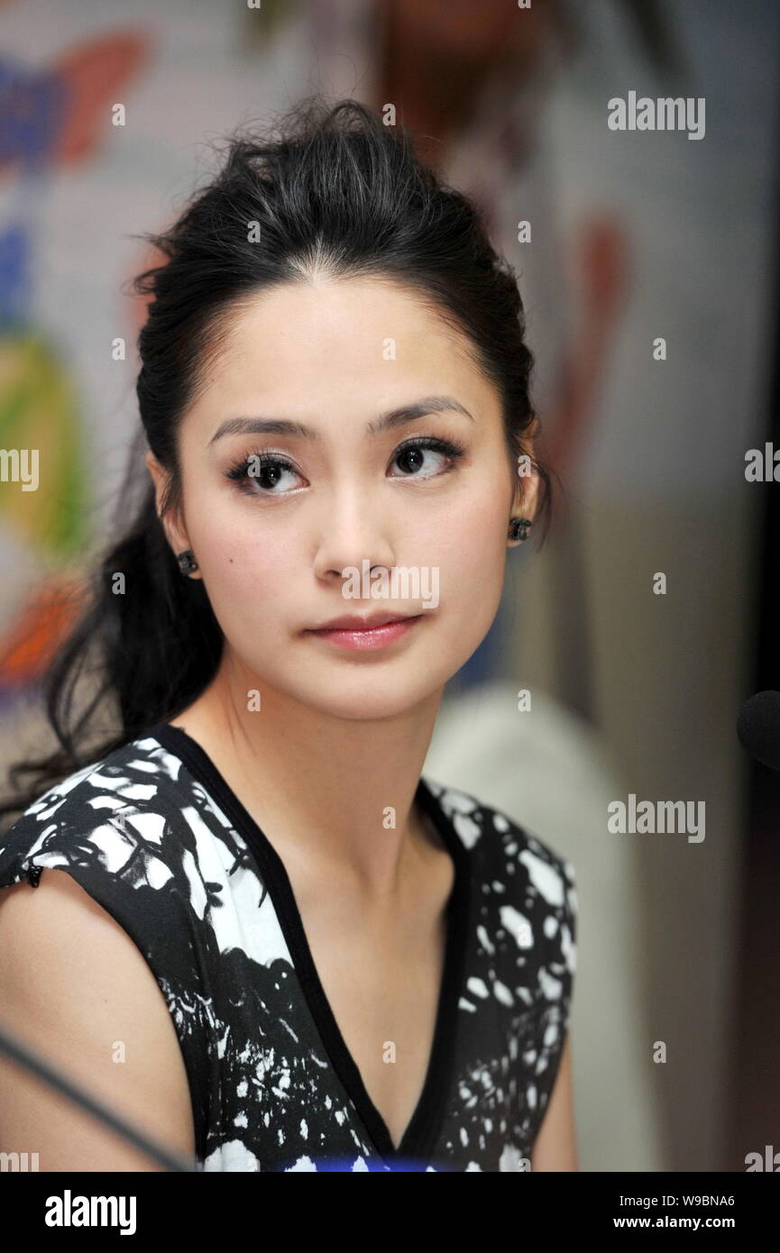 Hong Kong Sängerin und Schauspielerin Gillian Chung (Chung Yan-tung) ist während einer Pressekonferenz für den Film gesehen, Die fantastische Das Wasser lockt, in Wuhan City, Stockfoto