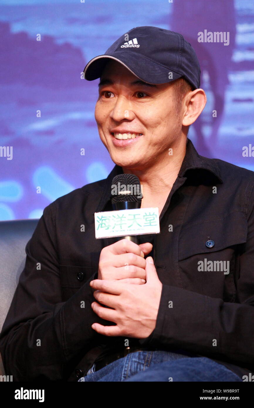 Chinesische Kung Fu Schauspieler Jet Li spricht bei einer Pressekonferenz fur den Film Meer Himmel in Dalian Provinz Liaoning im Nordosten Chinas 1. Juni 2010 Stockfotografie Alamy