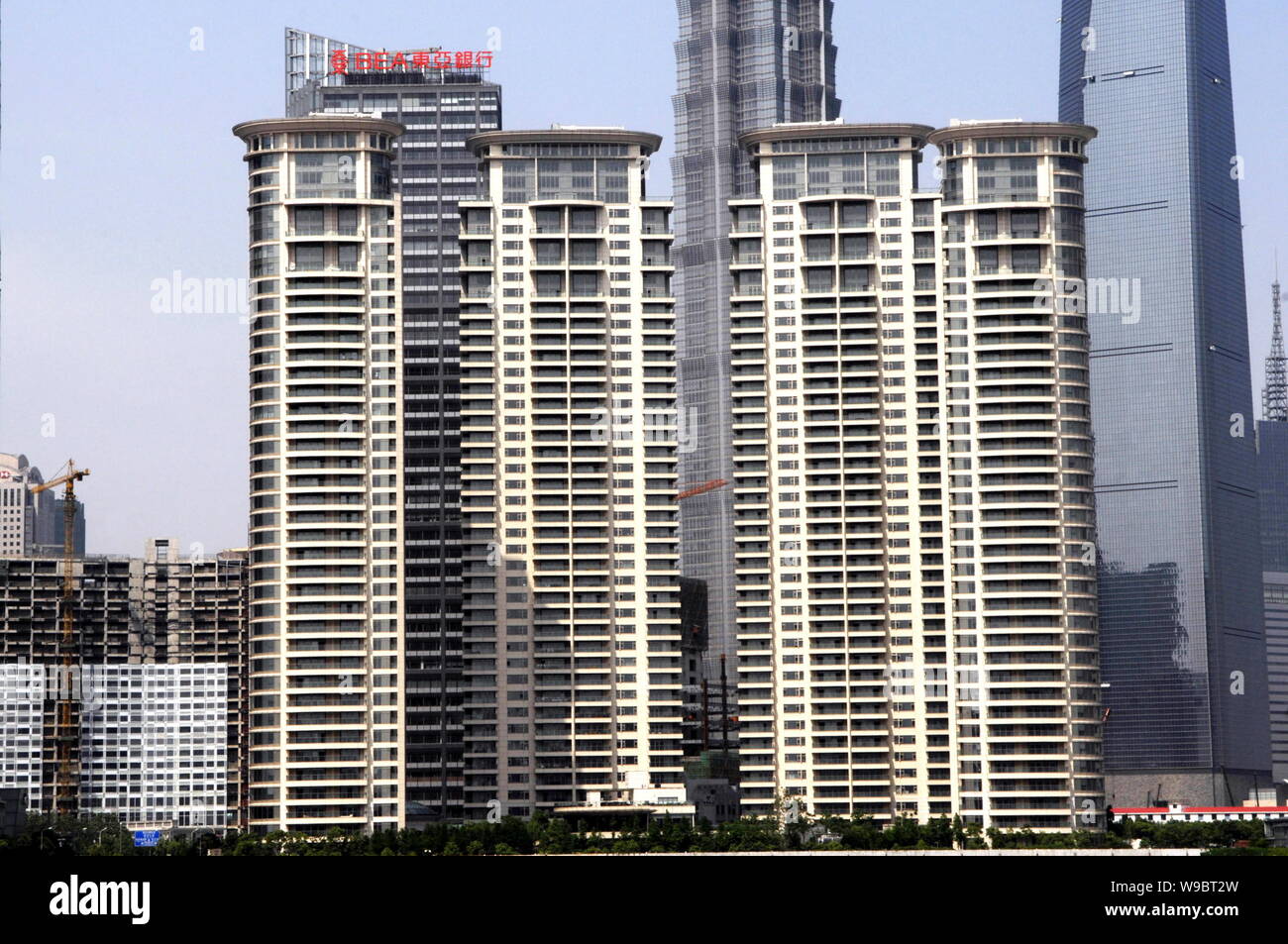 ---- Blick auf den High-End Residential Apartment Gebäude von Tomson Riviera in der Lujiazui Finanzviertel in Pudong, Shanghai, China, 18. Mai 2. Stockfoto