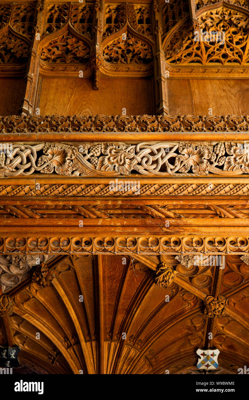 Großbritannien, England, Devon, Staverton, St Paul de Leon Kirche Innenraum, Lettner carving Detail Stockfoto
