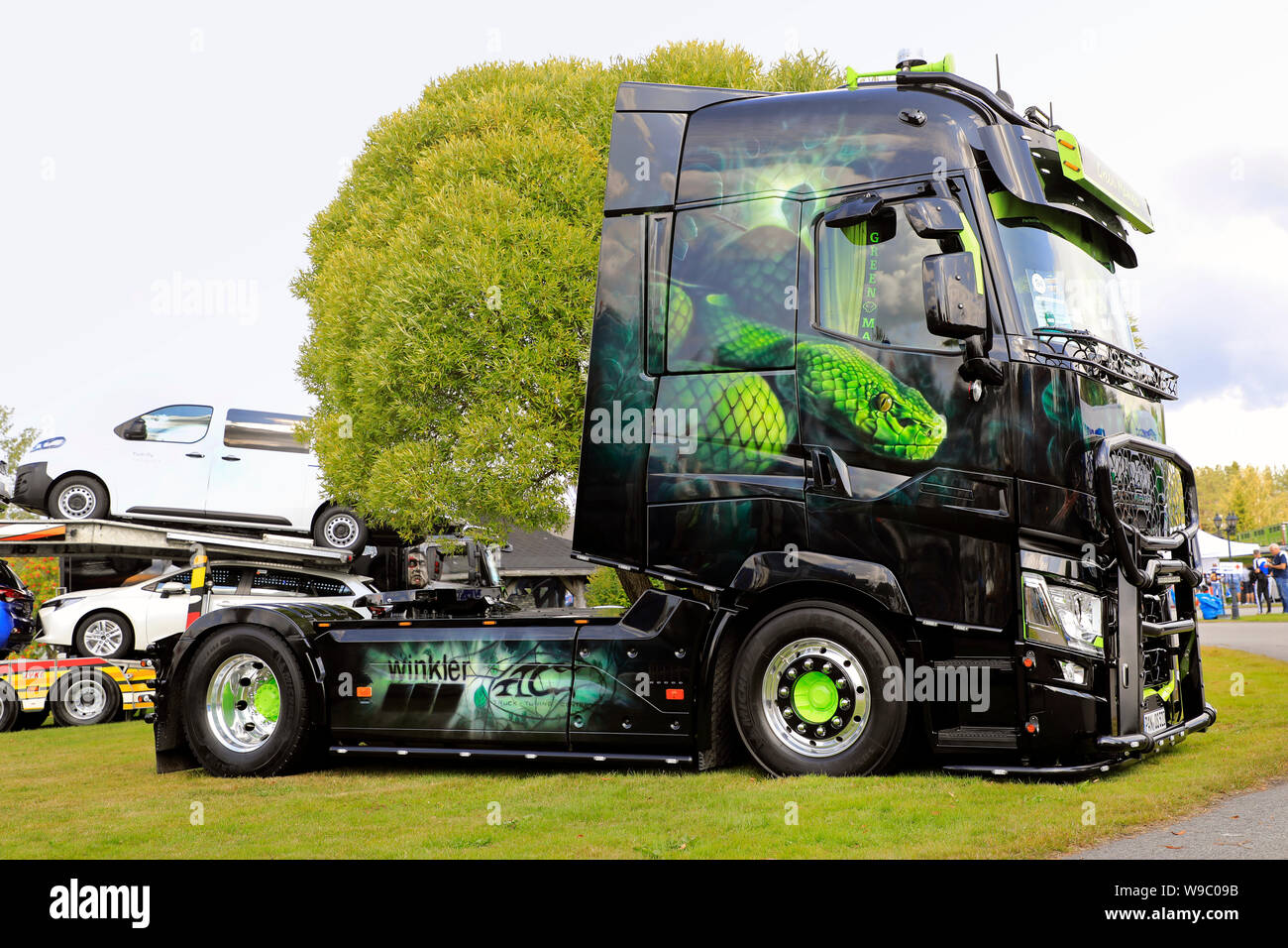 Alaharma, Finnland. August 9, 2019. Angepasste Renault Trucks T Lkw Green Mamba 2 von Olaf Sattler angezeigt auf der führenden Lkw-Veranstaltung macht Lkw Sho Stockfoto