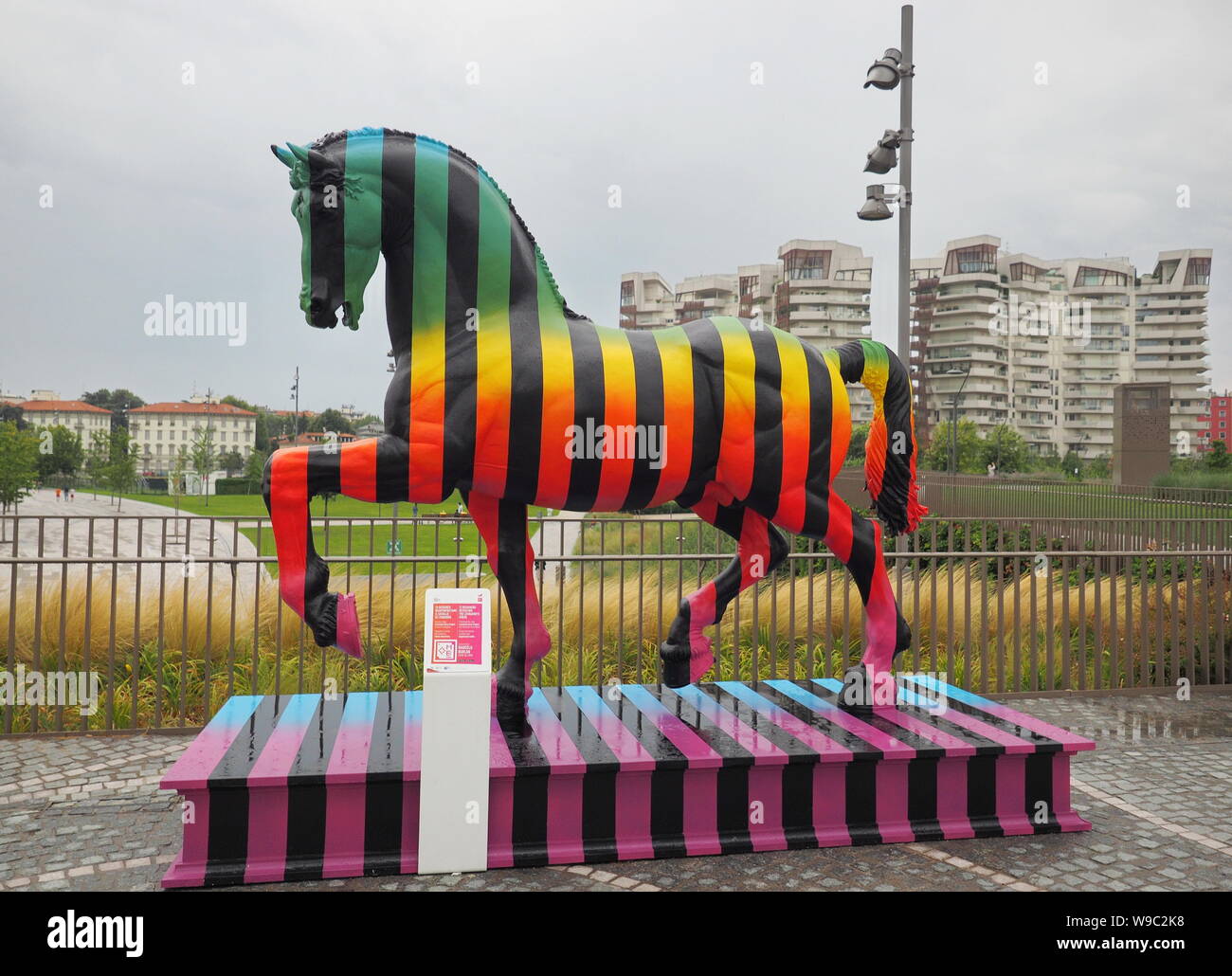 Mailand, 12. August 2019: Leonardo Pferdehof, Artwork von Marcelo Burlon in Milano Tre Torri entfernt. Stockfoto Mailand, 12. August 2019: Leonardo Pferdehof, Artwork von Marcelo Burlon in Milano Tre Torri entfernt. Stockfoto