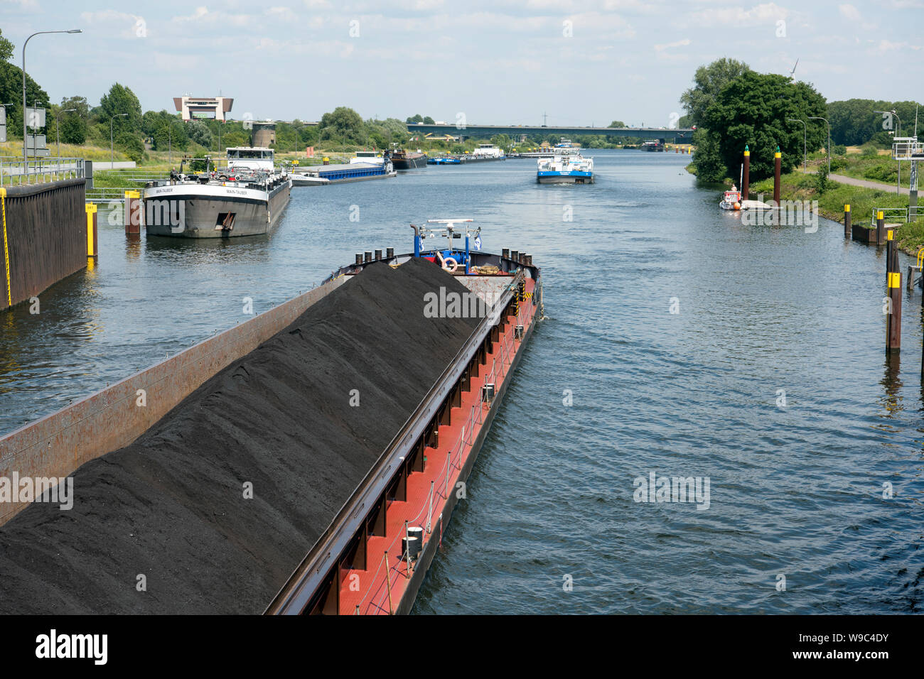 Deutschland, Duisburg, sterben Ruhrschleuse Duisburg bin Ruhrwehr ist die letzte Schleuse vor der Mündung der Ruhr in den Rhein, links im Hintergrund das U Stockfoto