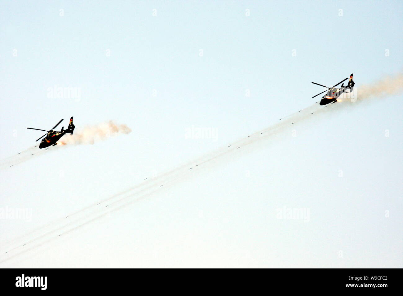 China Bewaffnete Hubschrauber Raketen während der Friedensmission 2009 Sino-Russia gemeinsame Anti-Terror-militärische Übung an der Taonan taktische Schulung Stockfoto