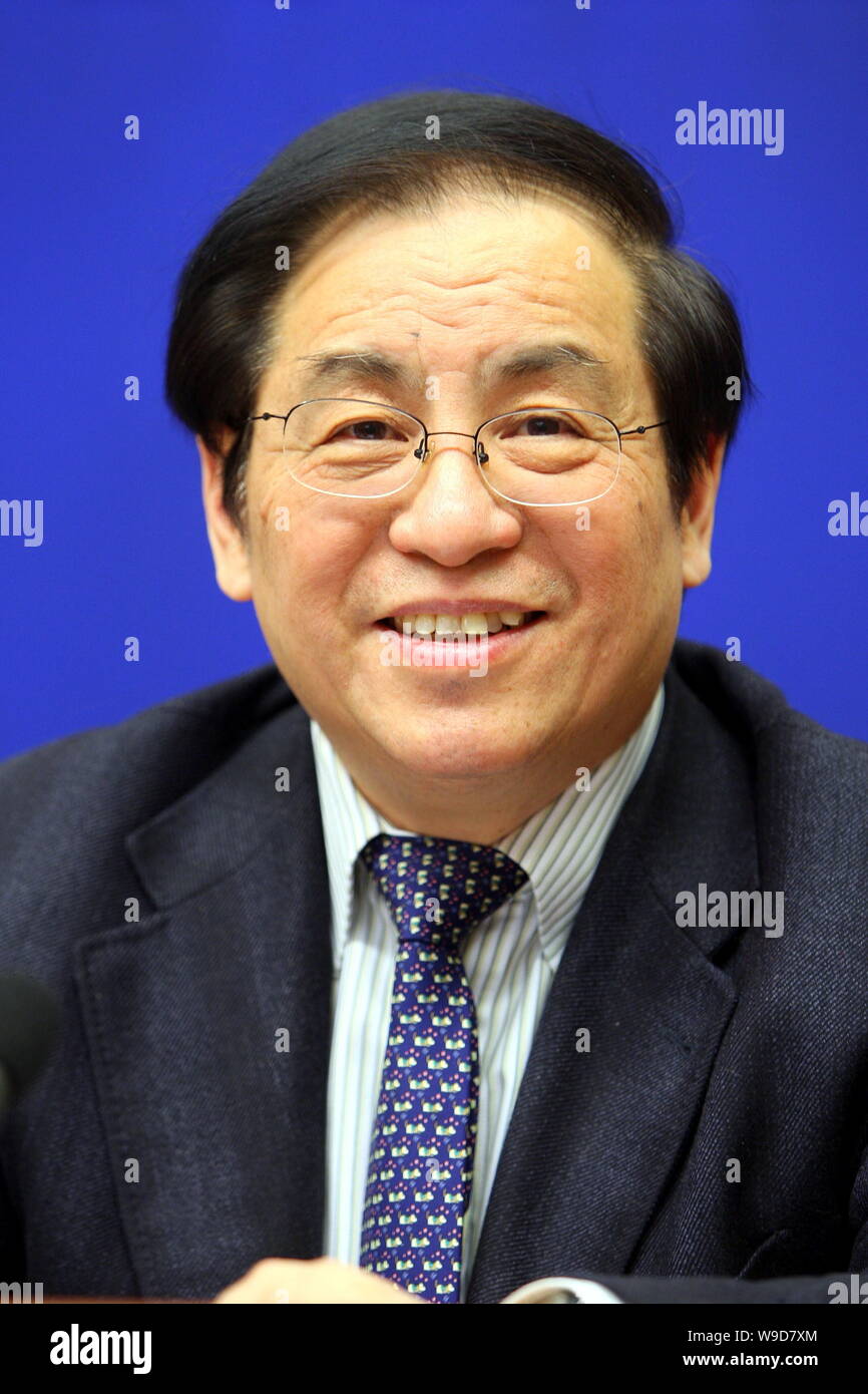 Liu Mingkang, Vorsitzender der chinesischen Bankenaufsichtsbehörde, reagiert auf eine Frage auf einer Pressekonferenz in Beijing, China, Donnerstag, 26. Februar Stockfoto