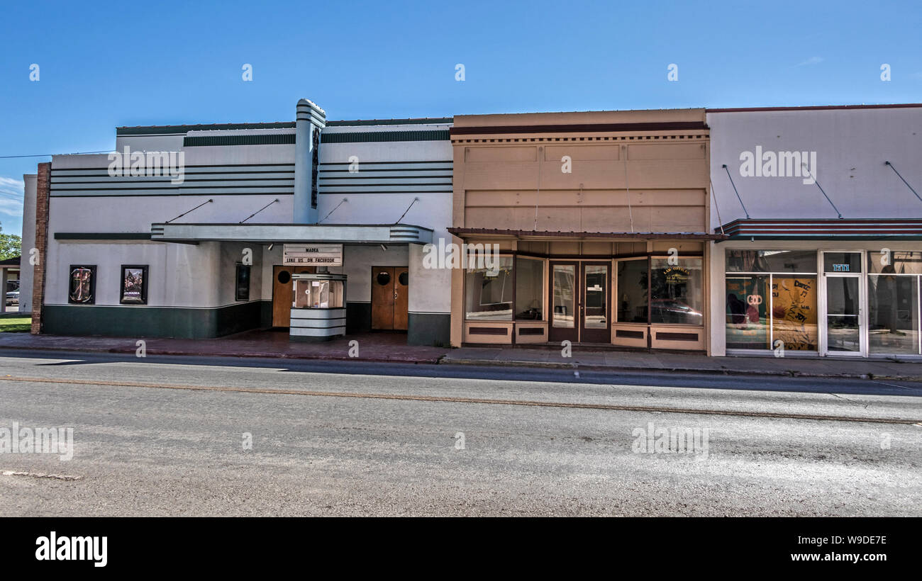 Neu Raye Theatre, Hondo, TX, USA renoviert. Durch Bartlettbirne Cocke entworfen und 1938