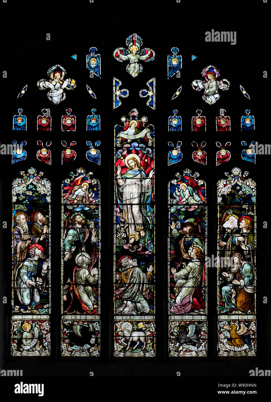 Die Kirche von St. Maria und St. Peter in Kelsale, Suffolk, mit Arbeiten von Edward Schröder vor Stockfoto