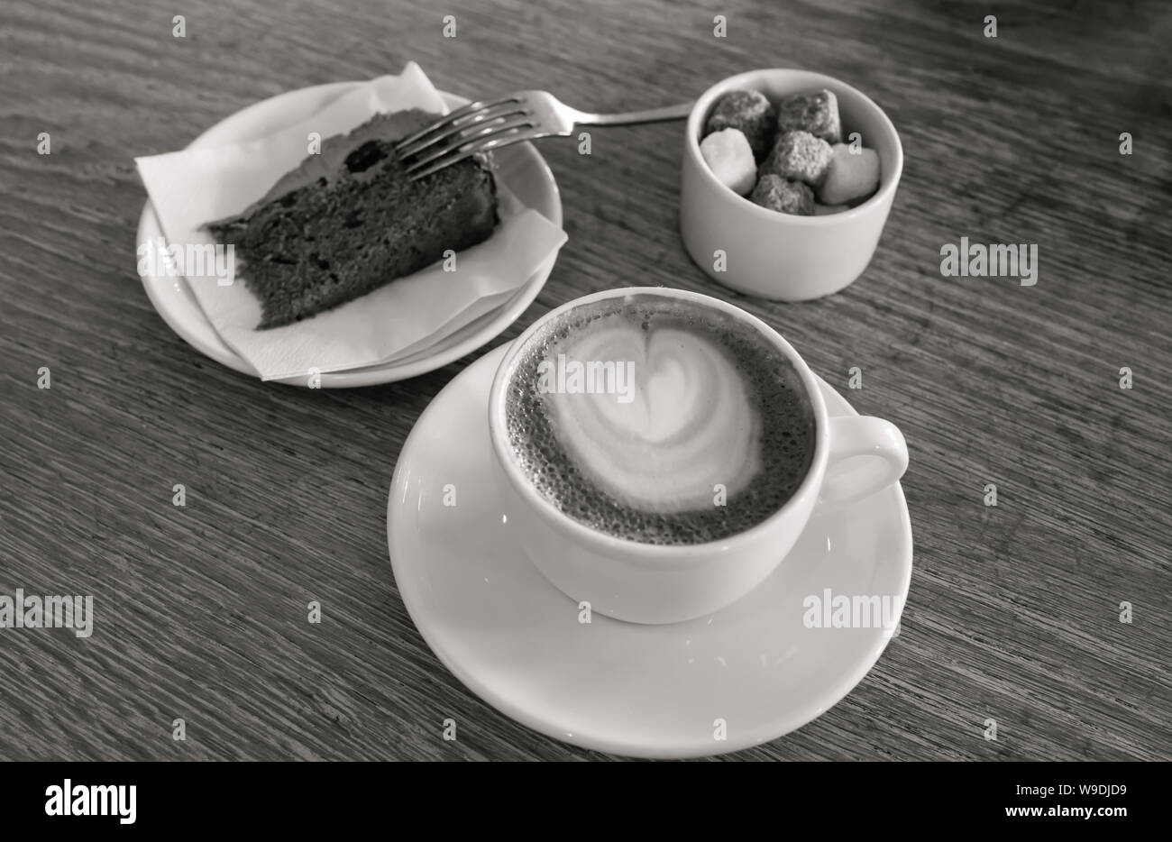 Cappuccino und Kuchen an Rick Stein's Sandbänke Restaurant Stockfoto