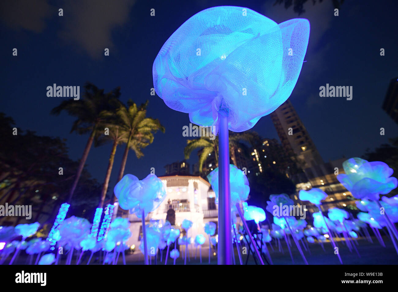Singapur. 13 Aug, 2019. Singaporean artist Lee Yun's Qin kunst Installation bin oonflowers der Mid-Autumn' ist auf Anzeige an der Sun Yat Sen Nanyang Memorial Hall im Rahmen der bevorstehenden Mondfest feiern in Singapur am 13.08.2019. Credit: Dann Chih Wey/Xinhua/Alamy leben Nachrichten Stockfoto
