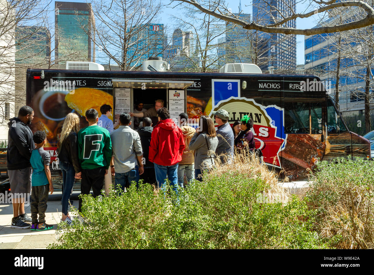 Dallas, Texas - United States - März 16, 2019: klyde Warren Park essen Lkw in ein Samstag. Stockfoto