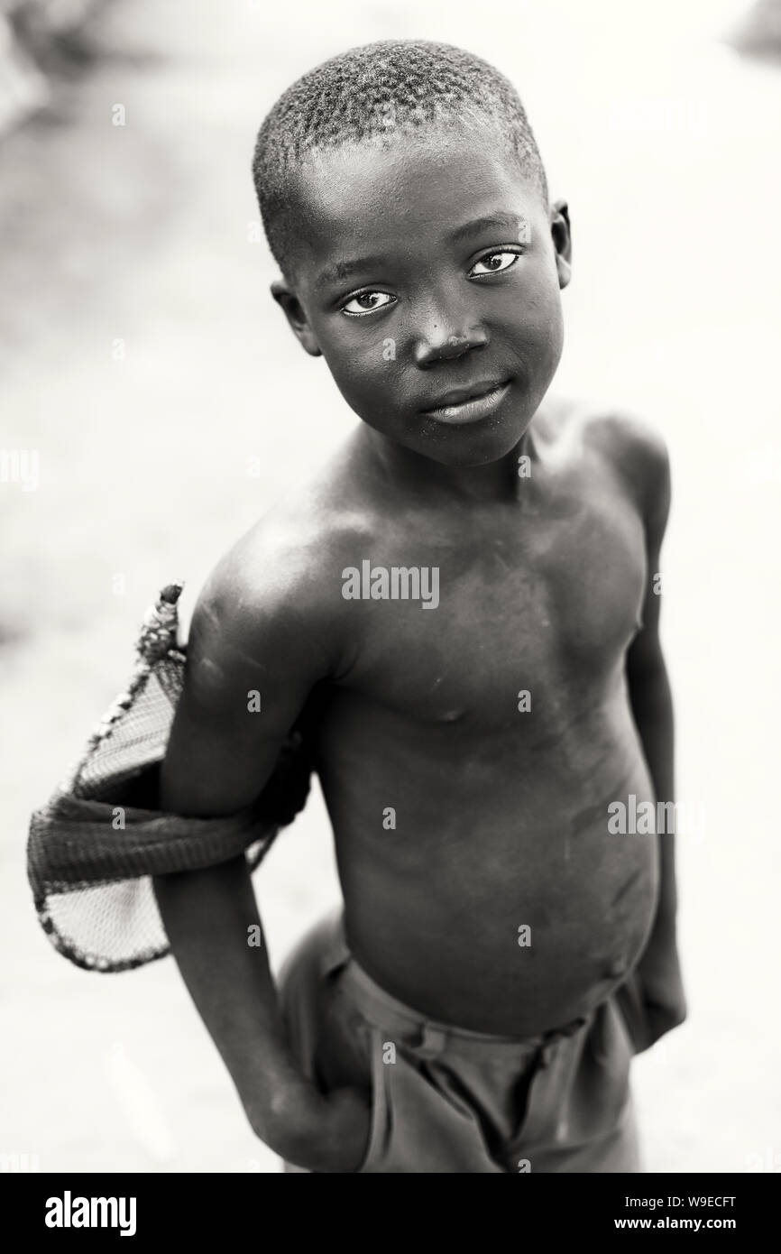 Junge in einem Slum in dem Fischerdorf Jamestown in Accra, Ghana Stockfoto