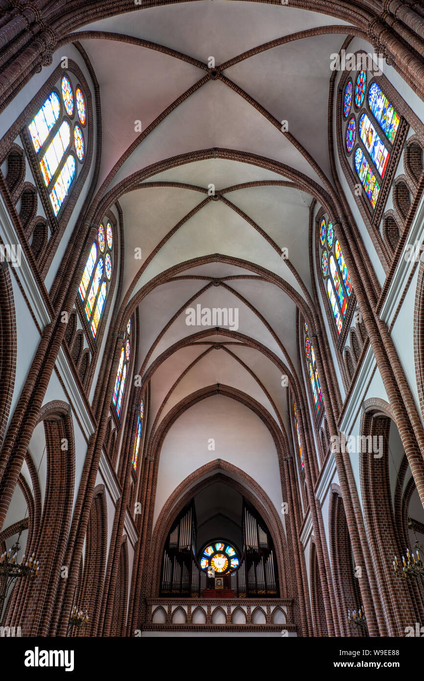 Polen, Warschau, gotische Gewölbe, Decke in der Kathedrale des Hl. Erzengels Michael und St. Florian der Märtyrer Innenraum Stockfoto