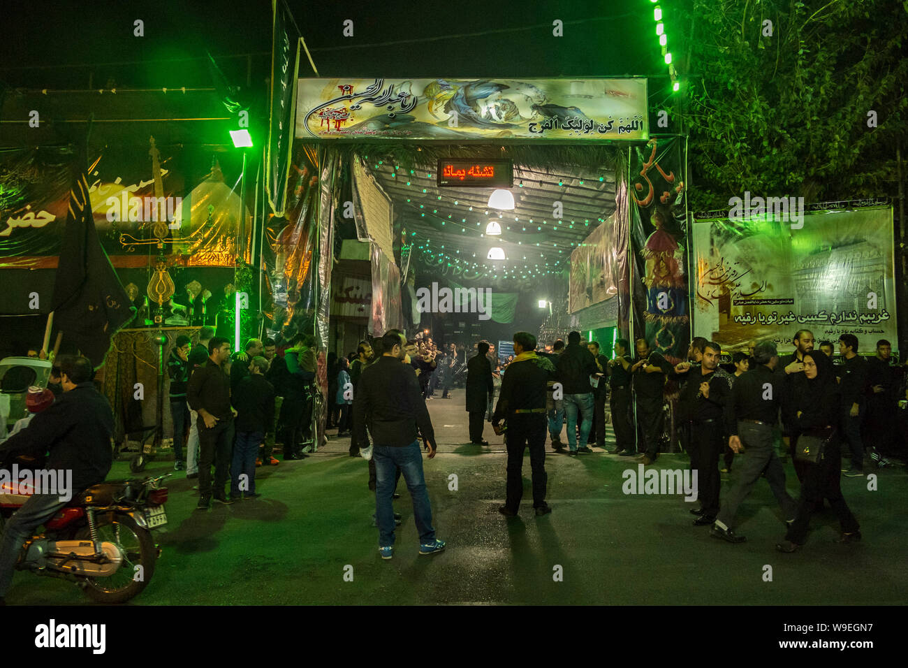 Aber nicht alle sind klagt und Traurigkeit während der ashura. In den Straßen der Städte, Taten der Freundlichkeit und der Liebe geschehen, auch als eine Art lebendig halten. Stockfoto