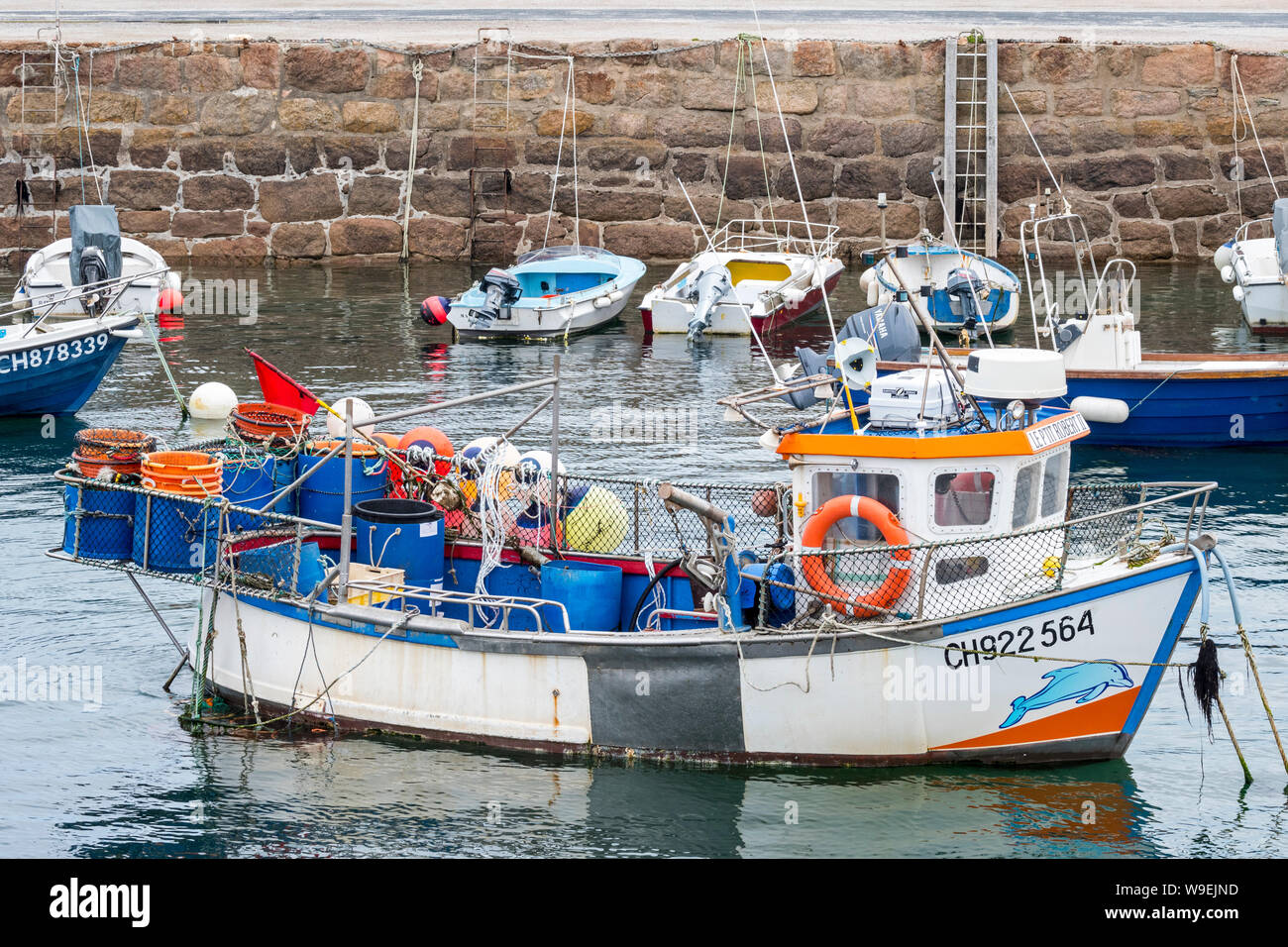 Kleines Fischerboot im Hafen Lévi, kleinen Hafen Fermanville, Manche, Cotentin, Normandie, Frankreich Stockfoto