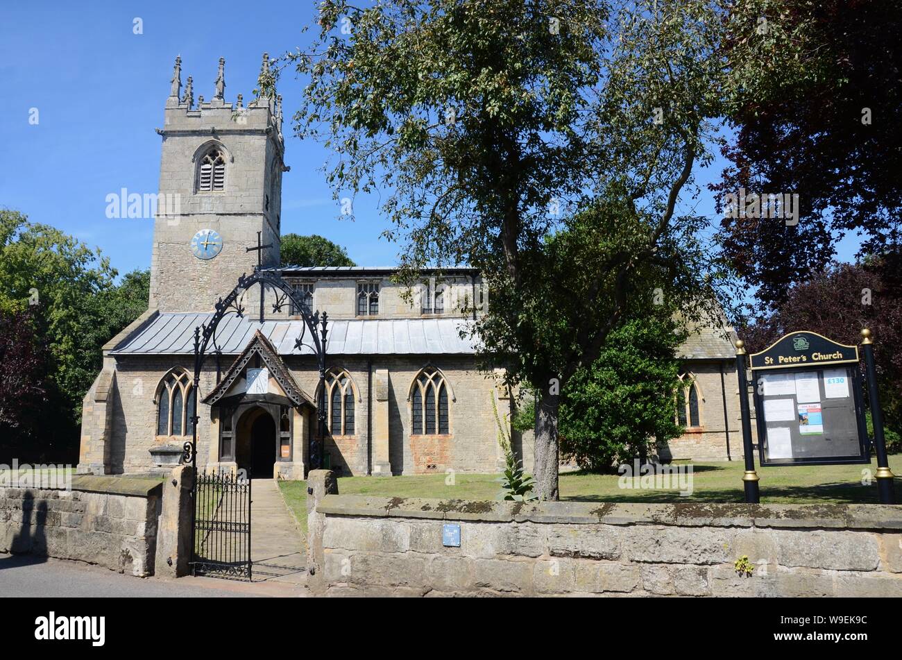 St. Peter's Kirche, Clayworth, Nottinghamshire, England. Die Heimat der Traquir Wandmalereien von der schottischen Künstlerin Phoebe Anna Traquair in 1904/5. Stockfoto