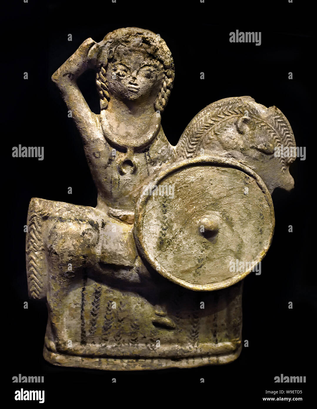 Cavalier Reiter mit einer Waffe von einem Schild 4. bis 5. Jahrhundert Syrien Syrien, Persisch, Persien, bemalter Terrakotta Stockfoto