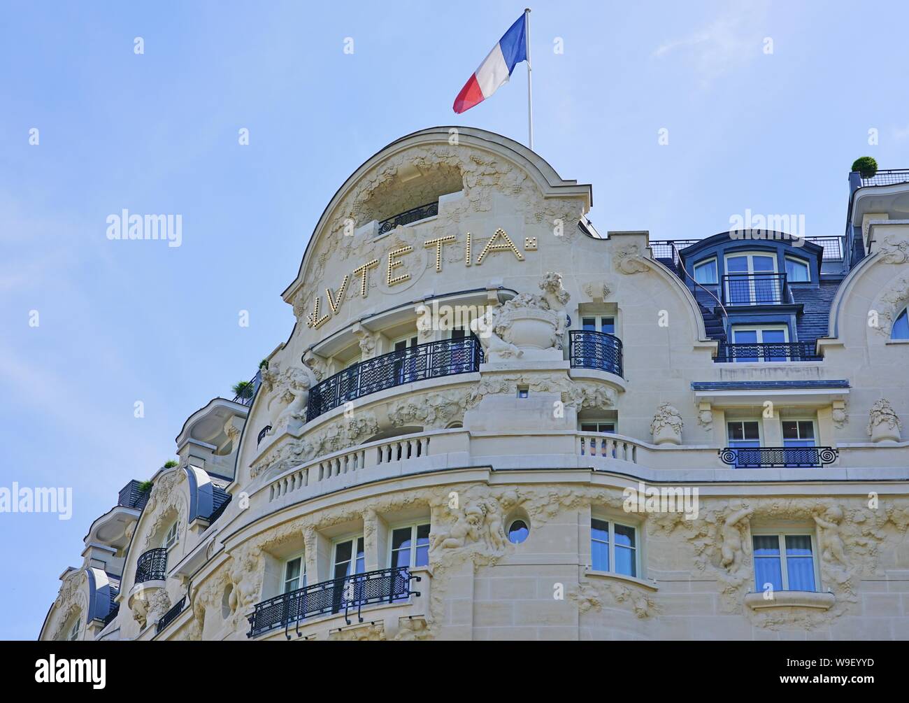 PARIS, Frankreich-22 Jul 2019 - Ansicht des Landmark Hotel Lutetia, ein Luxus der führenden Hotels der Welt befindet sich auf dem Boulevard Raspail auf Sevres-Babylone in Stockfoto