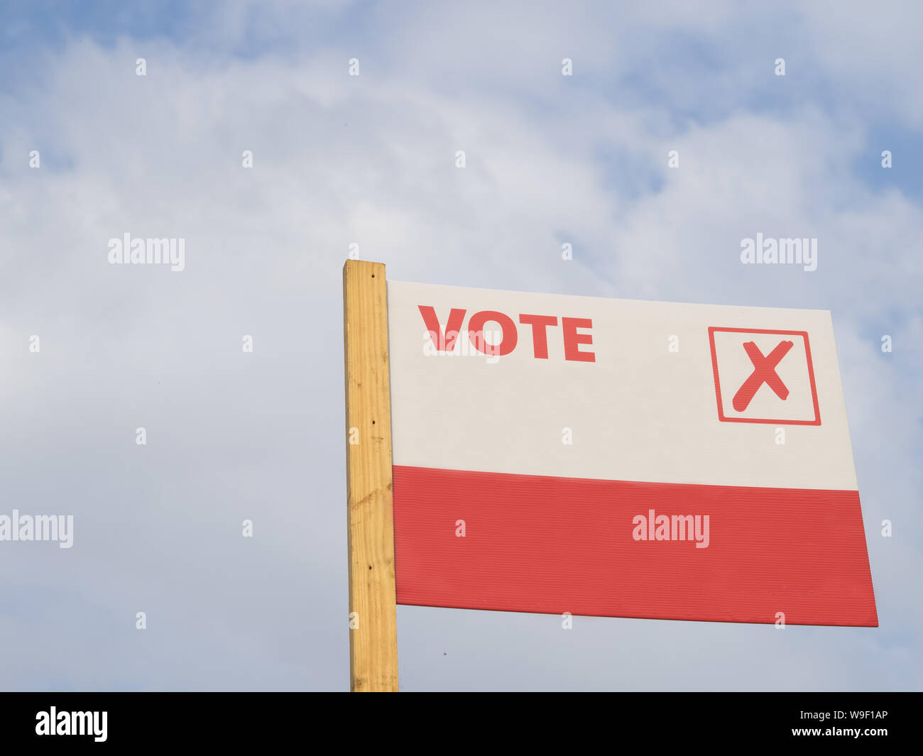 Eine einfache grafische allgemein Anmelden Wahlen mit dem Häkchensymbol auf einfachen Hintergrund zu stimmen Stockfoto