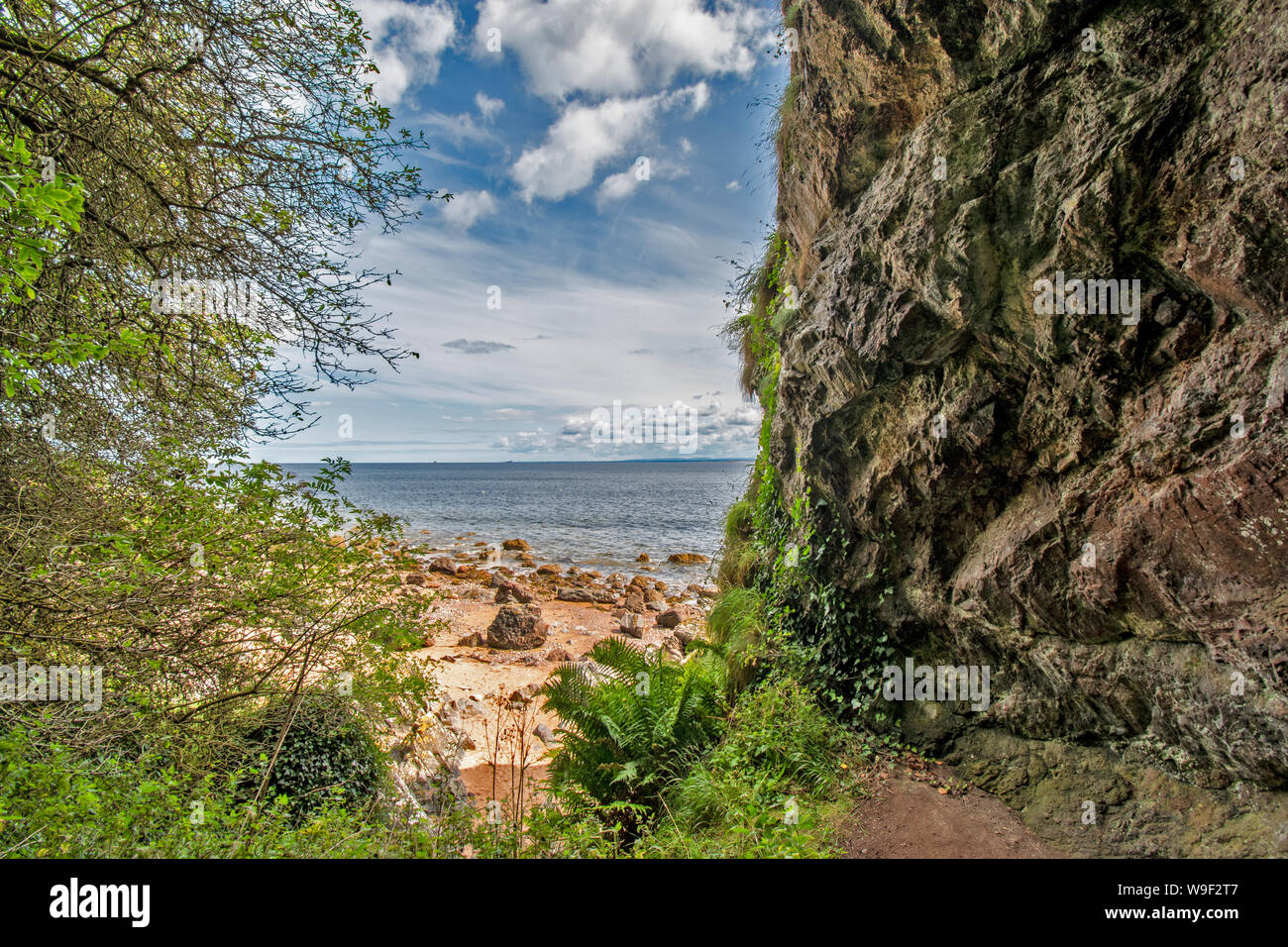 ROSEMARKIE BLACK ISLE ROSS UND CROMARTY SCHOTTLAND CROMARTY FIRTH SUCHEN AUS DER ZWEITEN HÖHLE auf den Cromarty Firth STRAND UND MEER Stockfoto