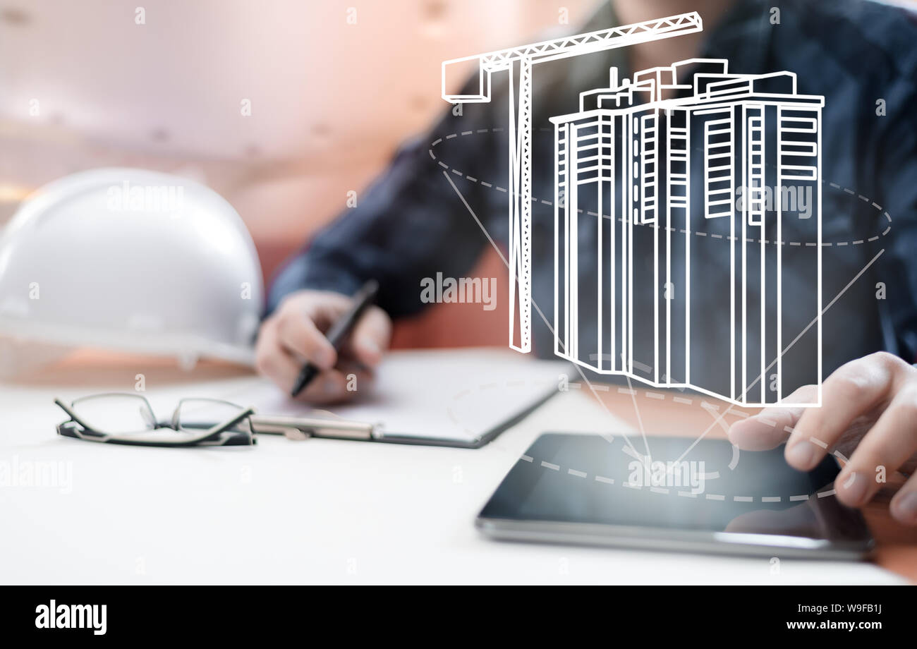 Junge verschwommen Architekt im Büro und der Gestaltung neuer Gebäude, mit digitale Zeichnung auf Tablet PC und Papier skizzieren. Architektur, Gebäude A Stockfoto