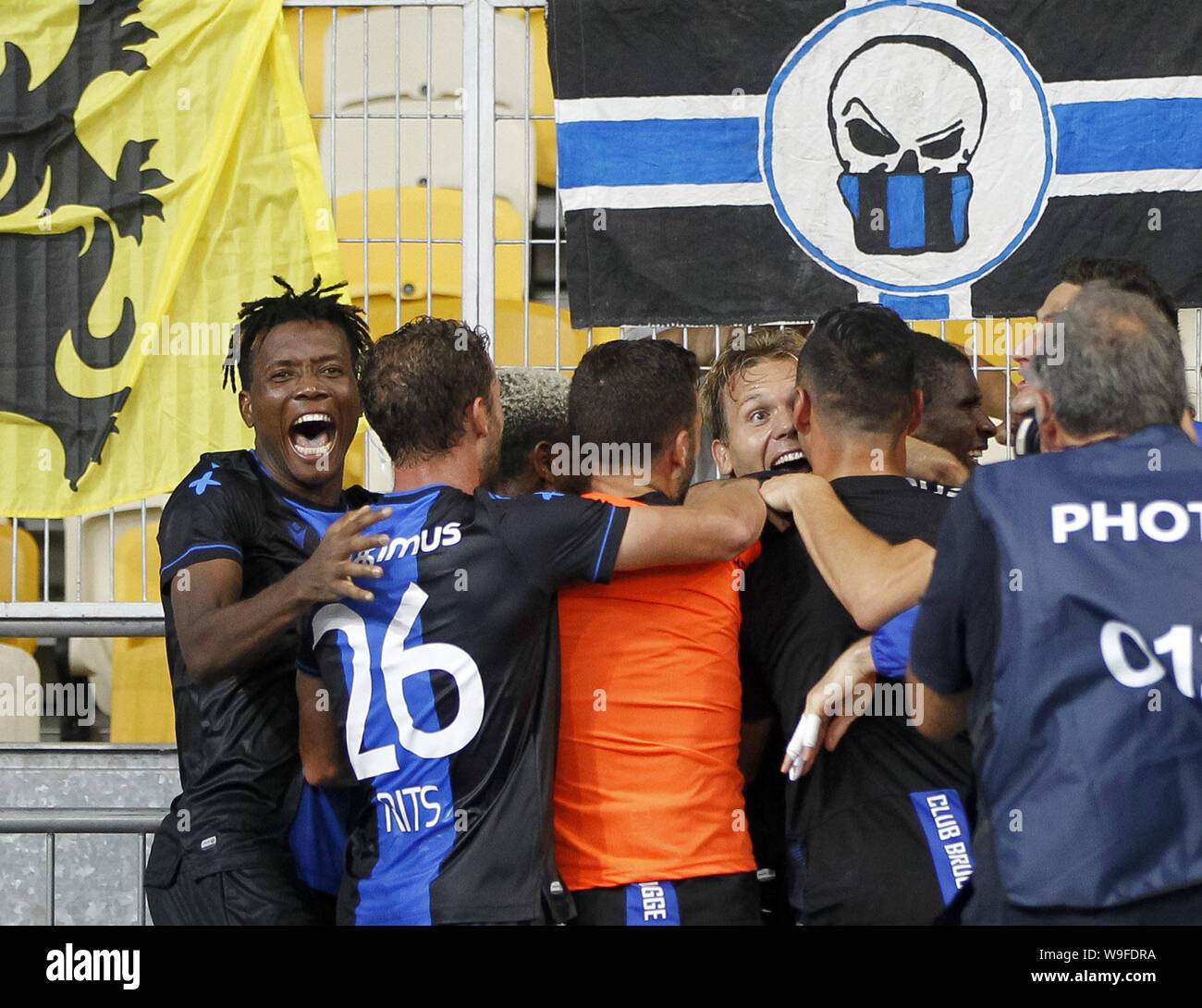 August 13, 2019, Kiew, Ukraine: Spieler von Brügge feiern, nachdem die UEFA Champions League dritte Qualifying Runde zweite Bein Fußballspiel zwischen FC Dynamo Kiew und der Club Brugge KV, an der Olimpiyskiy Stadion in Kiew, Ukraine, 13. August 2019. (Bild: © SERG Glovny/ZUMA Draht) Stockfoto