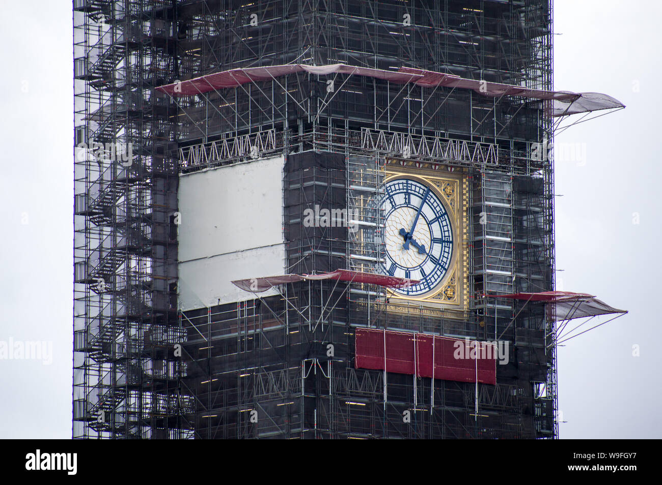 Nahaufnahme des Big Ben clock West Gesicht mit den Gerüsten bedeckt (Redaktionelle Nutzung) Stockfoto