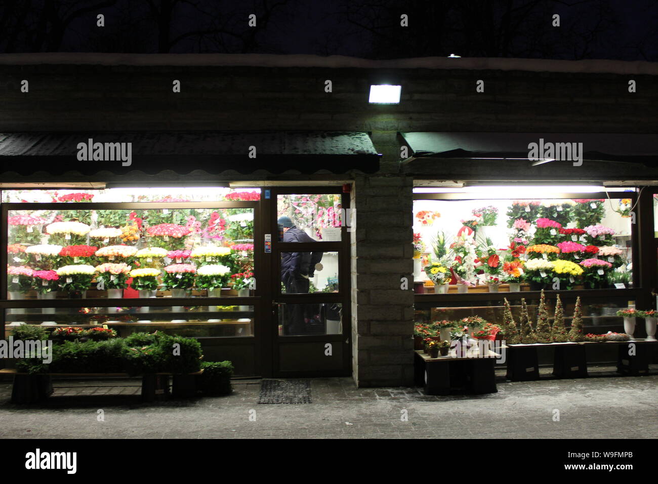 Tallinner blumenmarkt bei nacht Fotos und Bildmaterial in hoher