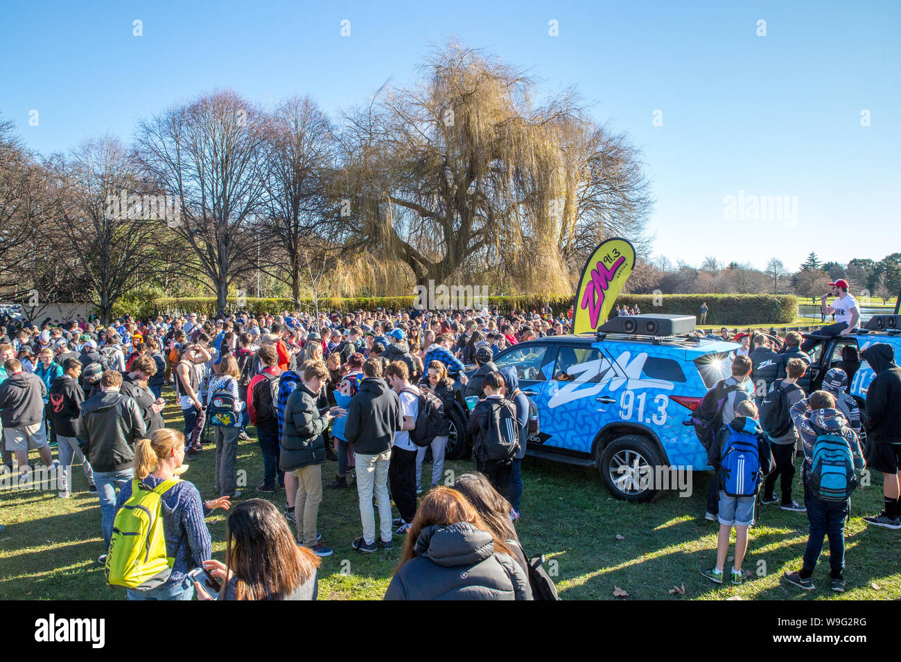 Hagley Park, Christchurch, Canterbury, Neuseeland, 16. Juli 2016: Pokemon gehen und das Eindringen in den Park für ein Community Day Social Event erfassen Stockfoto