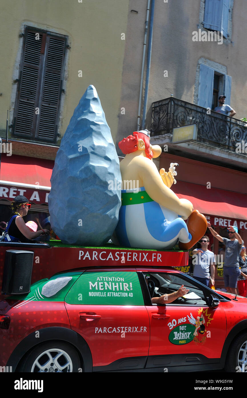 Durchgang einer Werbung Auto Parc Asterix in die Karawane der Tour de France in Anduze Stockfoto