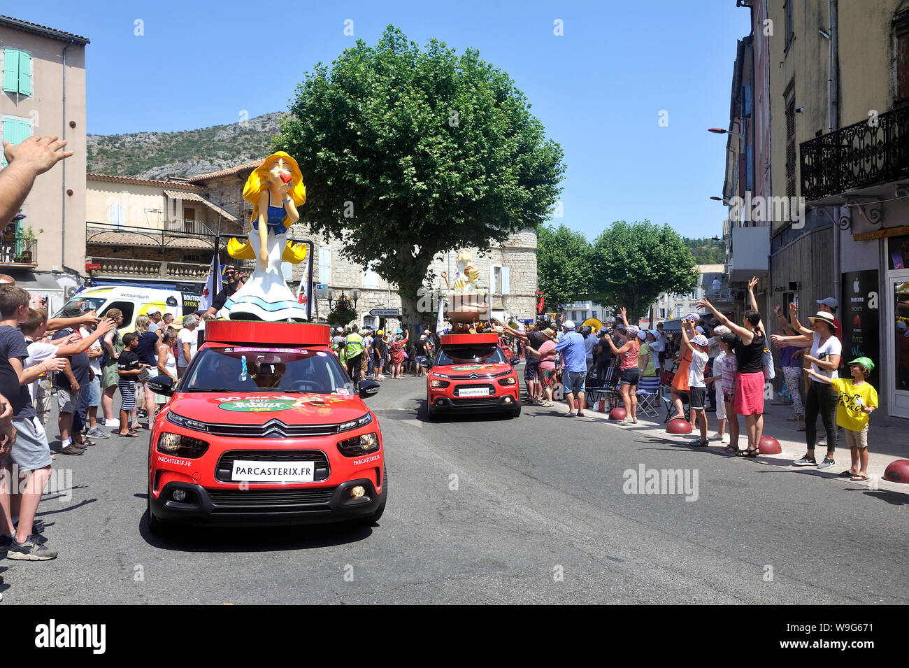 Durchgang einer Werbung Auto Parc Asterix in die Karawane der Tour de France in Anduze Stockfoto