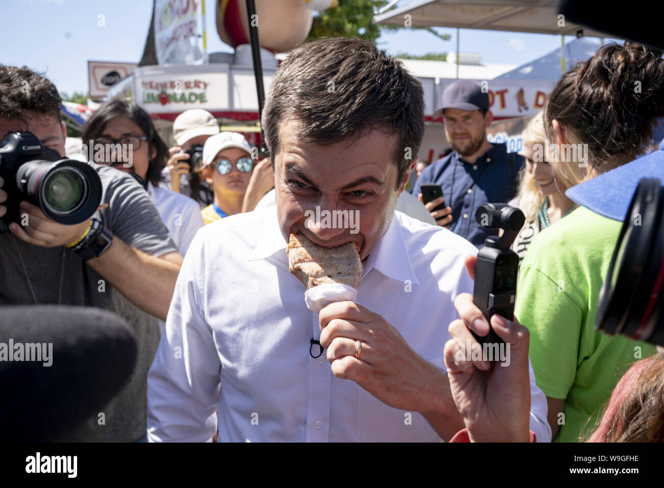 Iowa, USA. 13 Aug, 2019. 2020 demokratischen Präsidentschaftskandidaten Peter buttigieg Touren der Iowa State Fair in Des Moines, Iowa am 13 August, 2019. Credit: Alex Edelman/CNP Credit: Alex Edelman/CNP/ZUMA Draht/Alamy leben Nachrichten Stockfoto