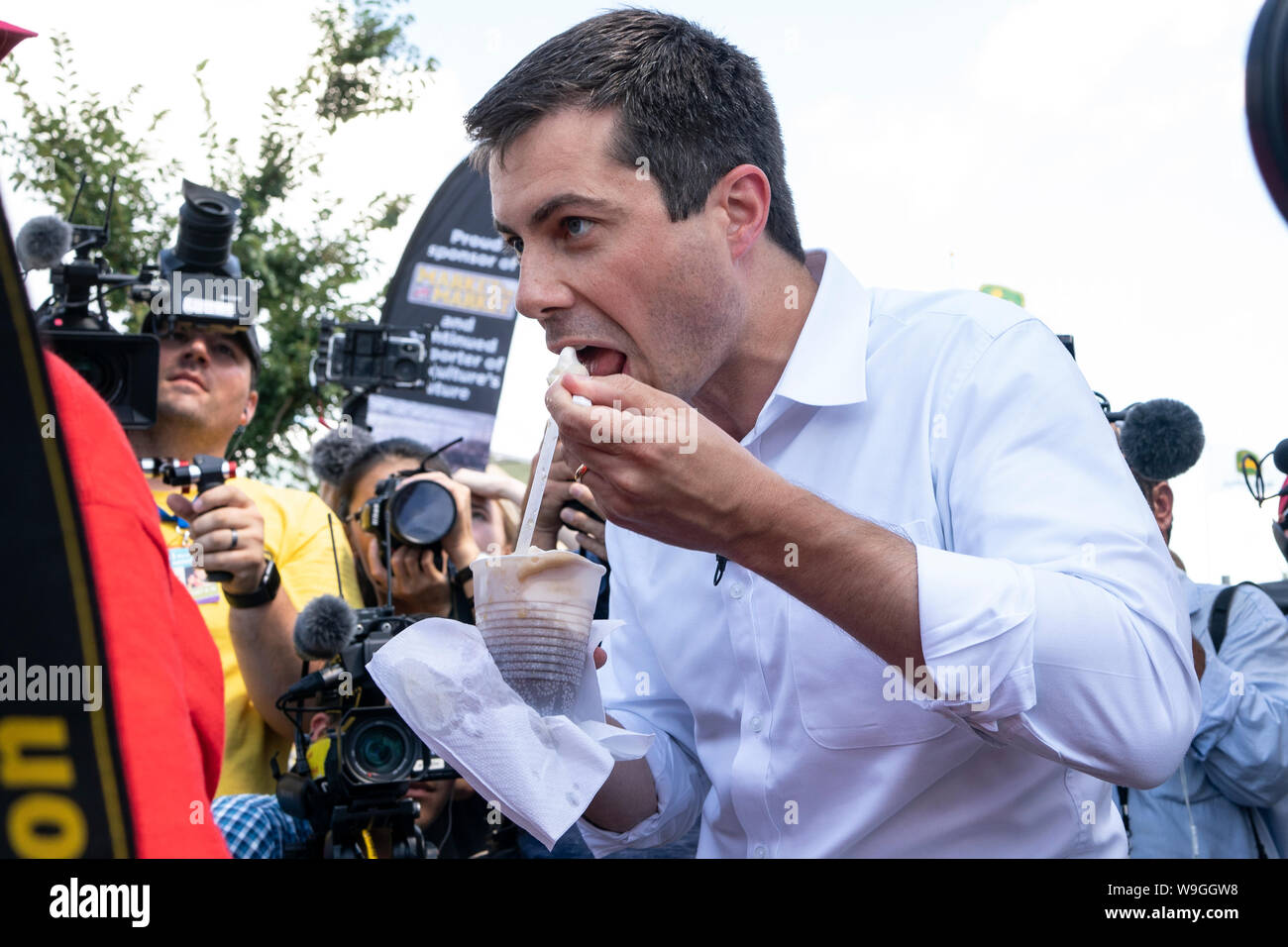 Die Vereinigten Staaten von Amerika. 13 Aug, 2019. 2020 demokratischen Präsidentschaftskandidaten Peter buttigieg Touren der Iowa State Fair in Des Moines, Iowa am 13 August, 2019. Credit: Alex Edelman/CNP | Verwendung der weltweiten Kredit: dpa/Alamy leben Nachrichten Stockfoto