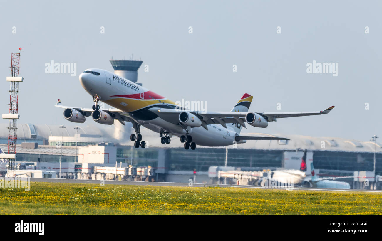 Belgien Airbus A340 von British Airways Abheben von Toronto Pearson Intl betrieben. Flughafen. Stockfoto
