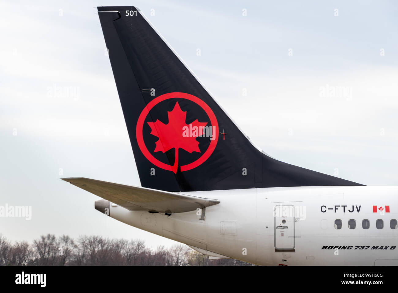 Schwanz des geerdeten Air Canada Boeing 737-8 MAX bei Windsor Intl. Flughafen. Stockfoto