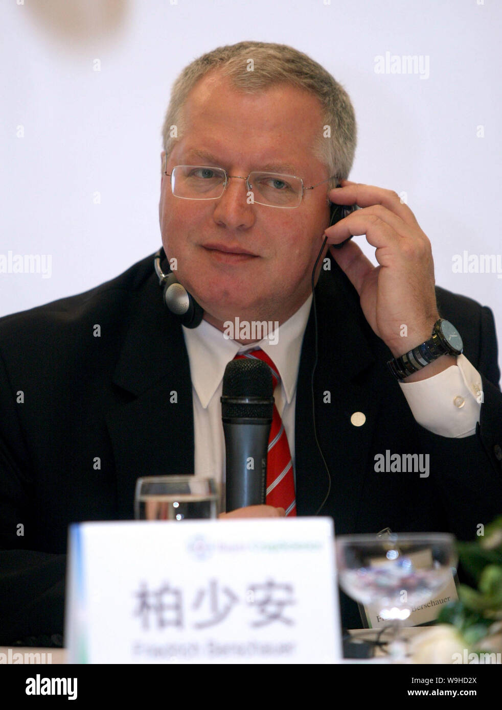 Professor Dr. Friedrich Berschauer, Vorstandsvorsitzender der Bayer CropScience AG, während einer Pressekonferenz von Bayer CropScience China in Peking Stockfoto