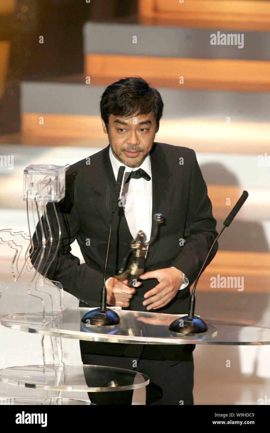 Hong Kong Schauspieler Lau Ching Wan reagiert, nachdem er die Besten Schauspieler bei der 26 Hong Kong Film Awards, 15. April 2007. Stockfoto