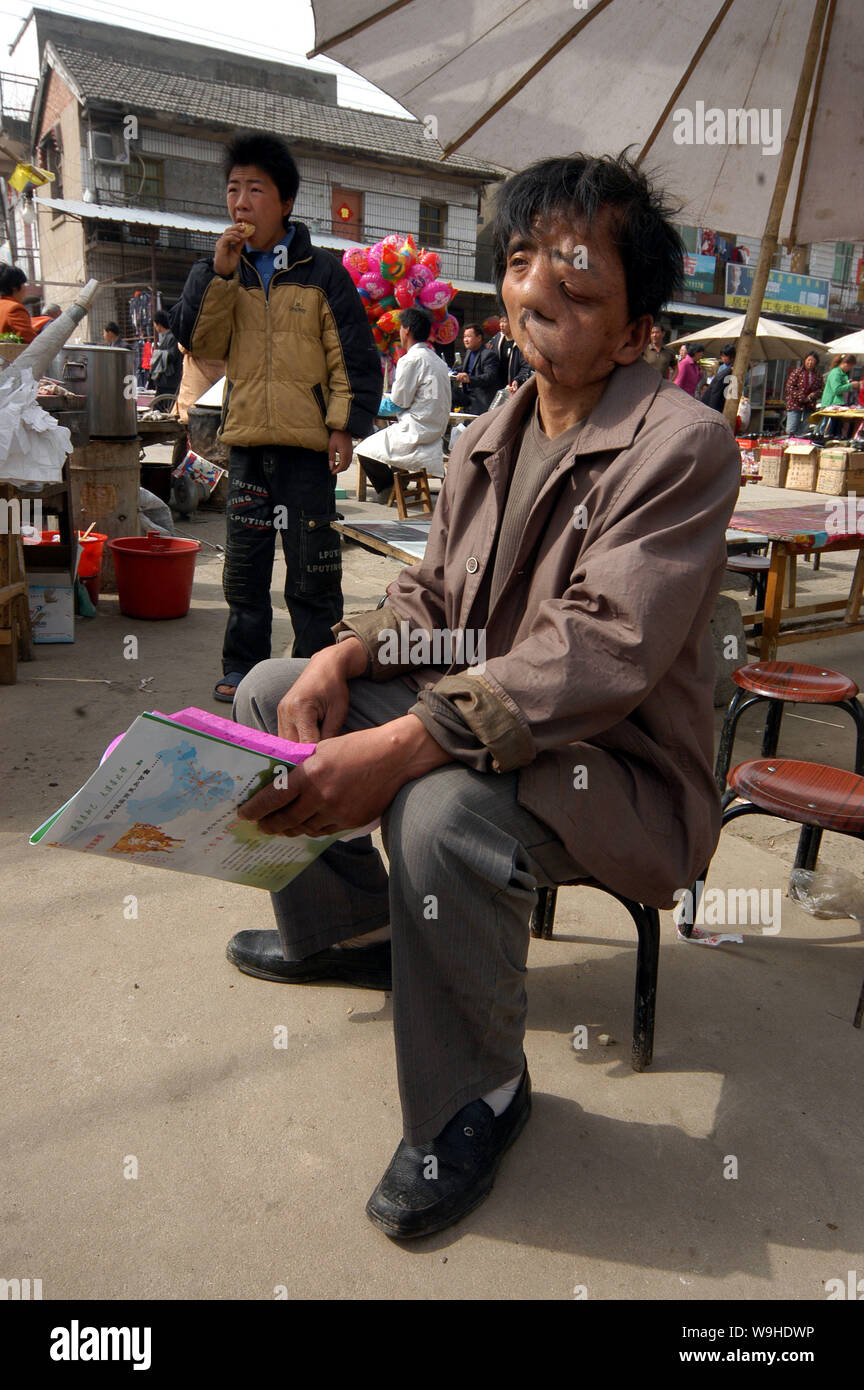 Lei Cheng, 26 Jahre alt, sitzt ruhig in einen Basar im Dayang Stadt, Bezirk, Stadt Bozhou Qiaocheng East China Provinz Anhui, 29. März, 20. Stockfoto