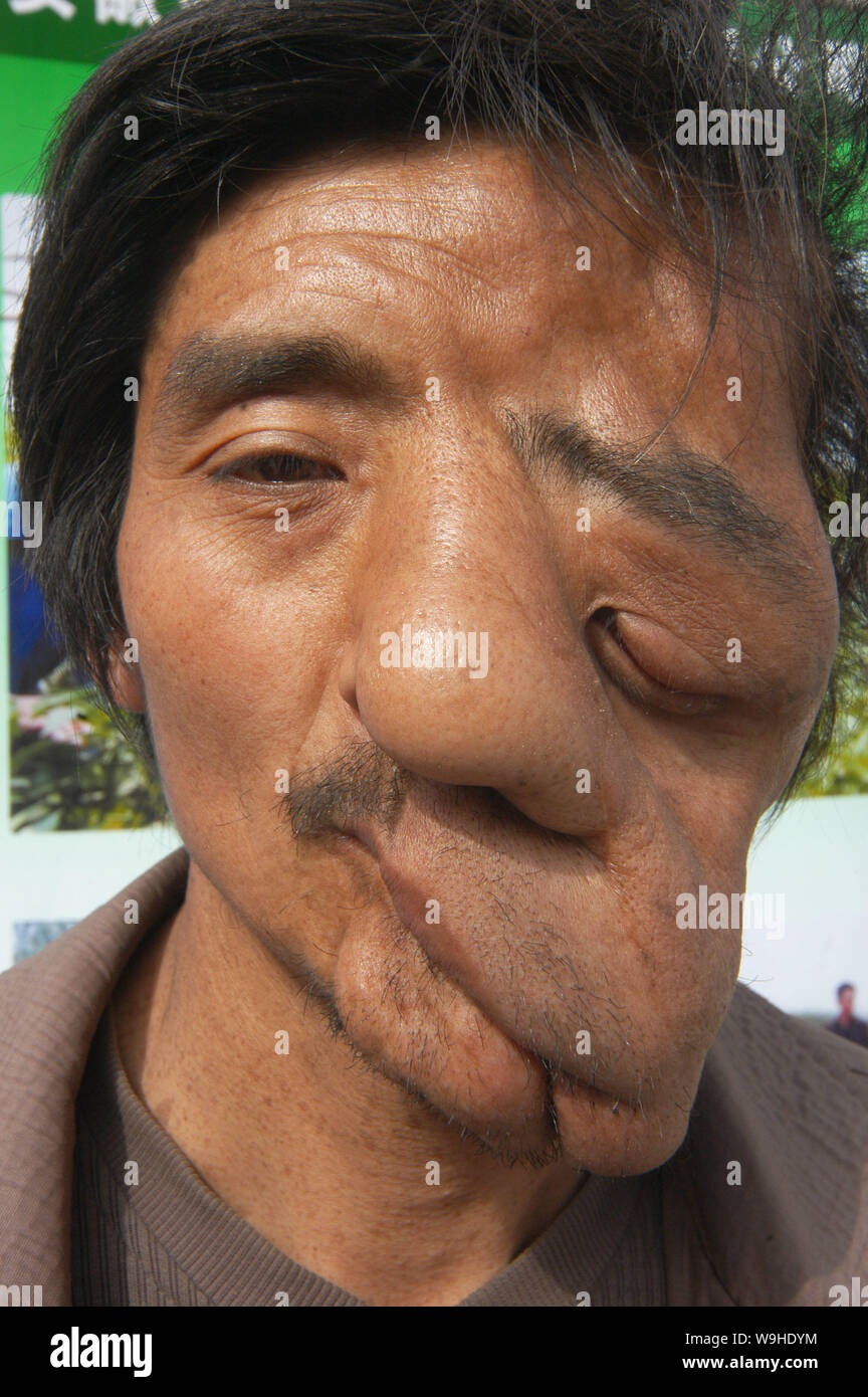 Lei Cheng, 26 Jahre alt, sitzt ruhig in einen Basar im Dayang Stadt, Bezirk, Stadt Bozhou Qiaocheng East China Provinz Anhui, 29. März, 20. Stockfoto