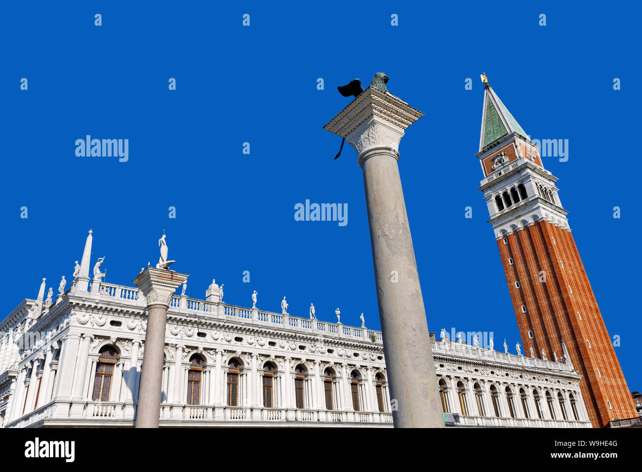 Campanile & Löwe von Venedig, Piazza San Marco, Venedig, Italien Stockfoto