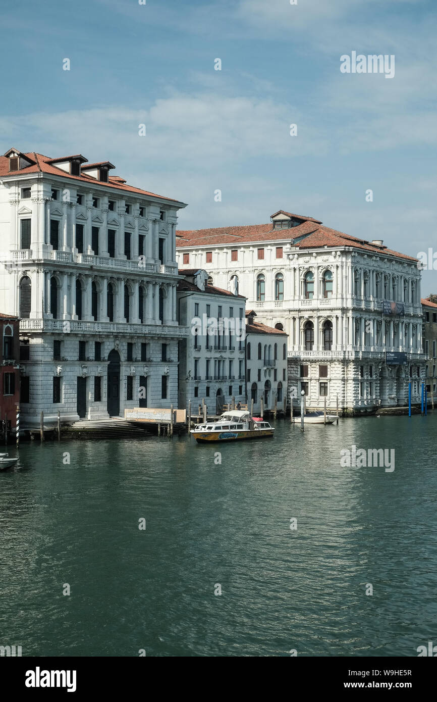 Der Palazzo Ecke und Ca' Pesaro auf dem Canal Grande, Venedig Stockfoto