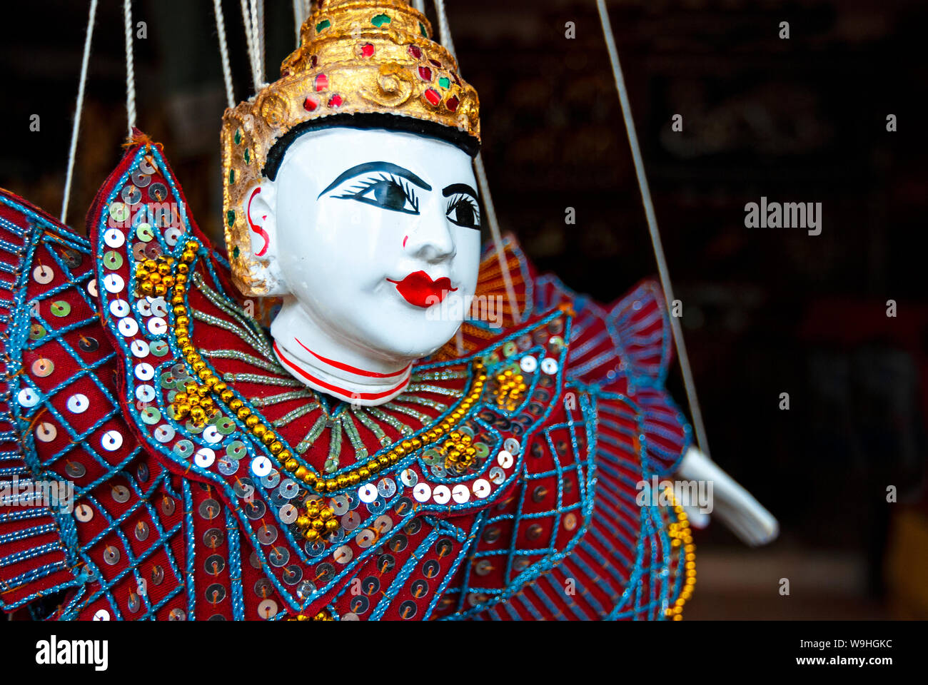 Porträt einer Marionette in einem lokalen Kunst- und Handwerkermarkt in Yangon, Myanmar. Stockfoto