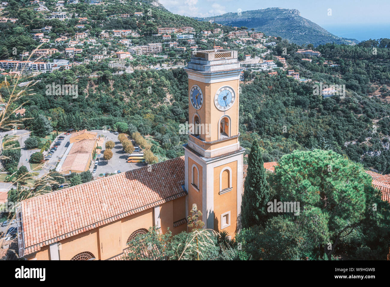 Eze, Frankreich, 5. September 2018: Die alten neo-klassizistischen Kirche Notre Dame de l'Assomption von dem mittelalterlichen Ort Eze Stockfoto