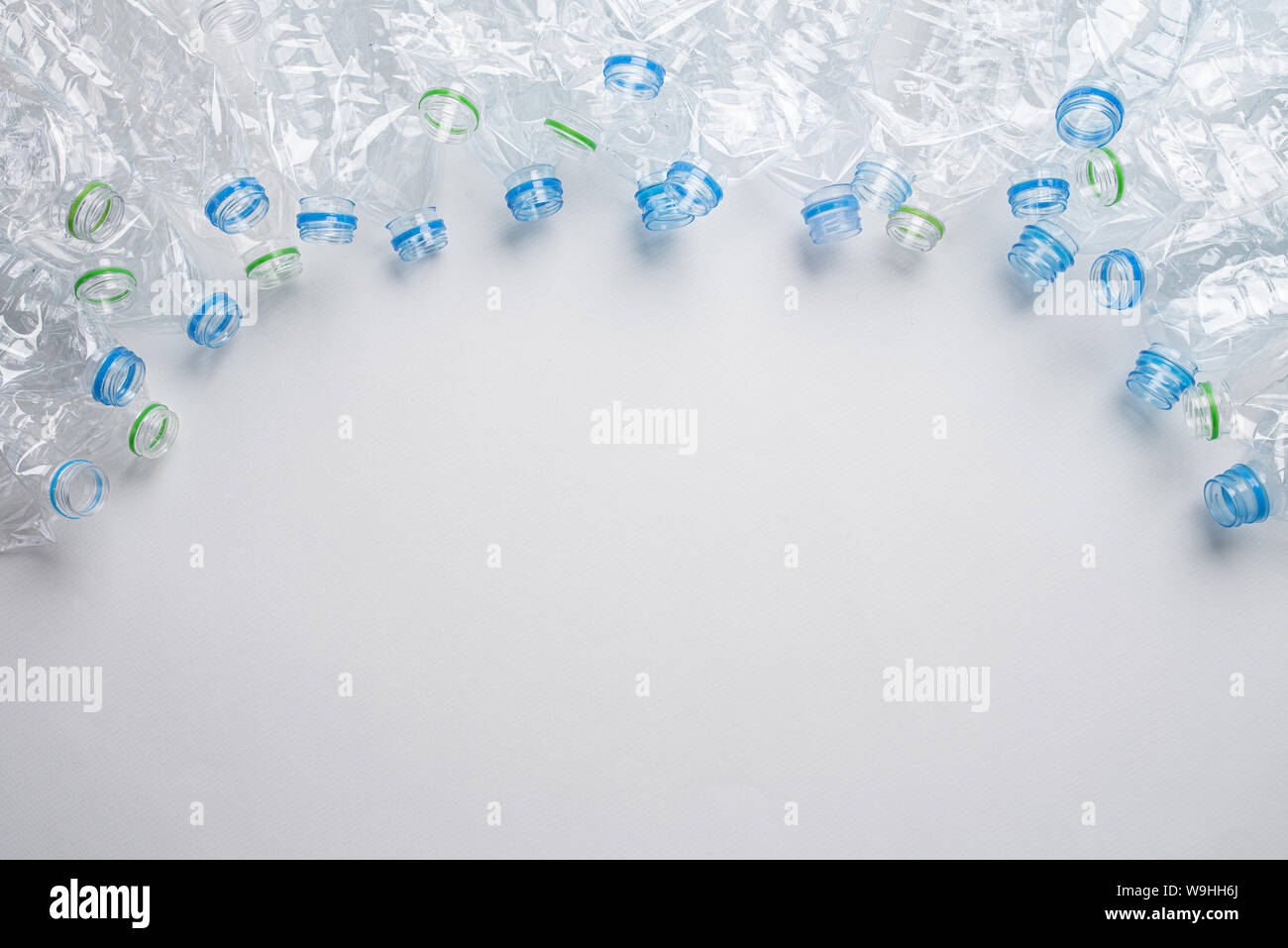 Der verwendete Kunststoff Flaschen Hintergrund. Recycling Konzept Stockfoto
