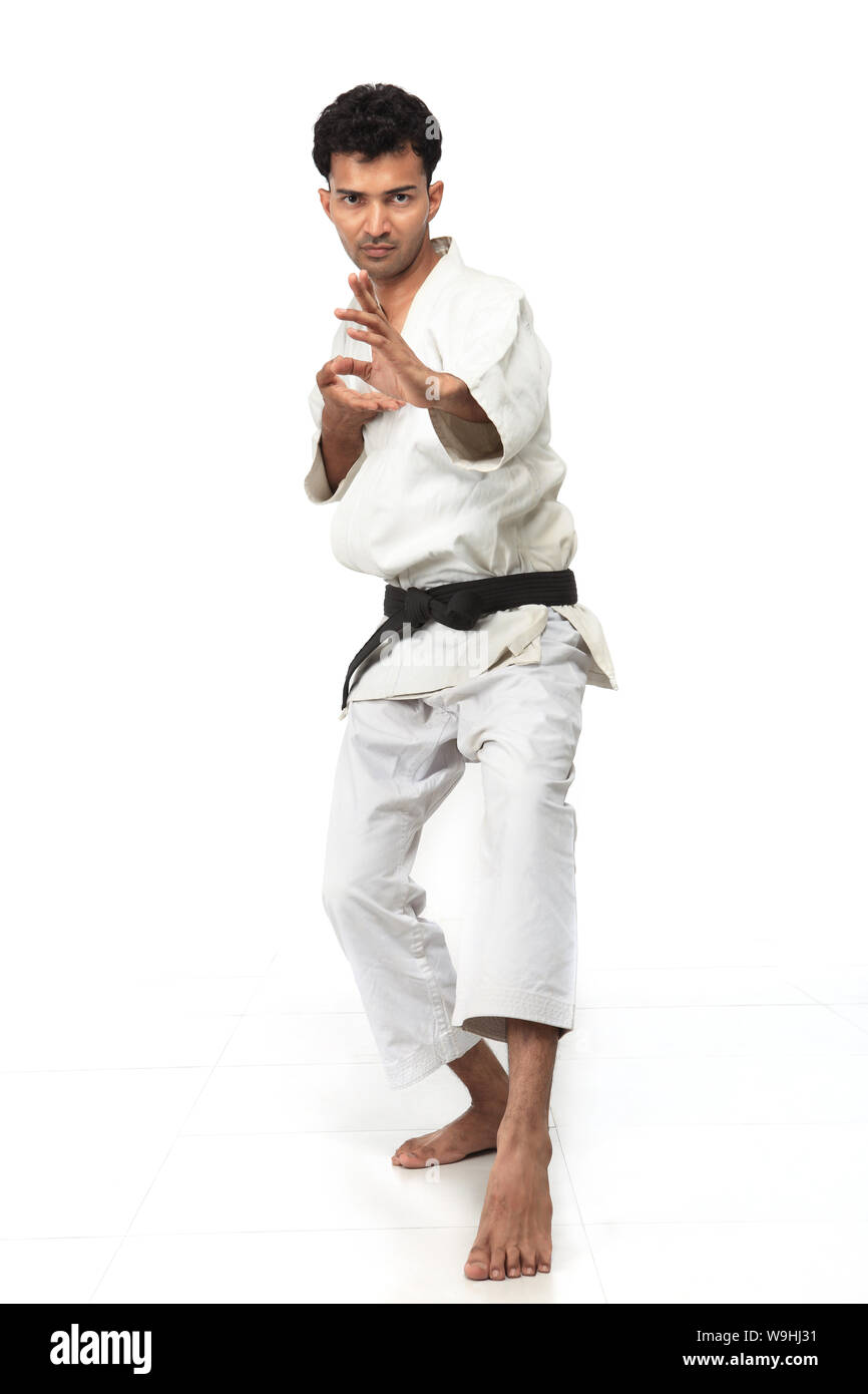 Junger Mann Judo Haltung Stockfoto