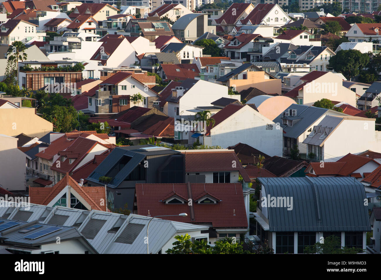 Nahaufnahme von luxuriösen Privatgrundstücken, Investition in harte Vermögenswerte, um mehr Einkommen zu generieren. Singapur. Stockfoto