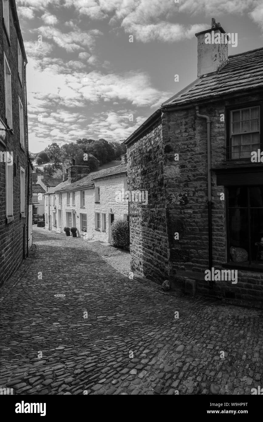 Eine Straße in Dent, das kleine Dorf in Dentdale, Cumbria, innerhalb der Yorkshire Dales National Park Stockfoto