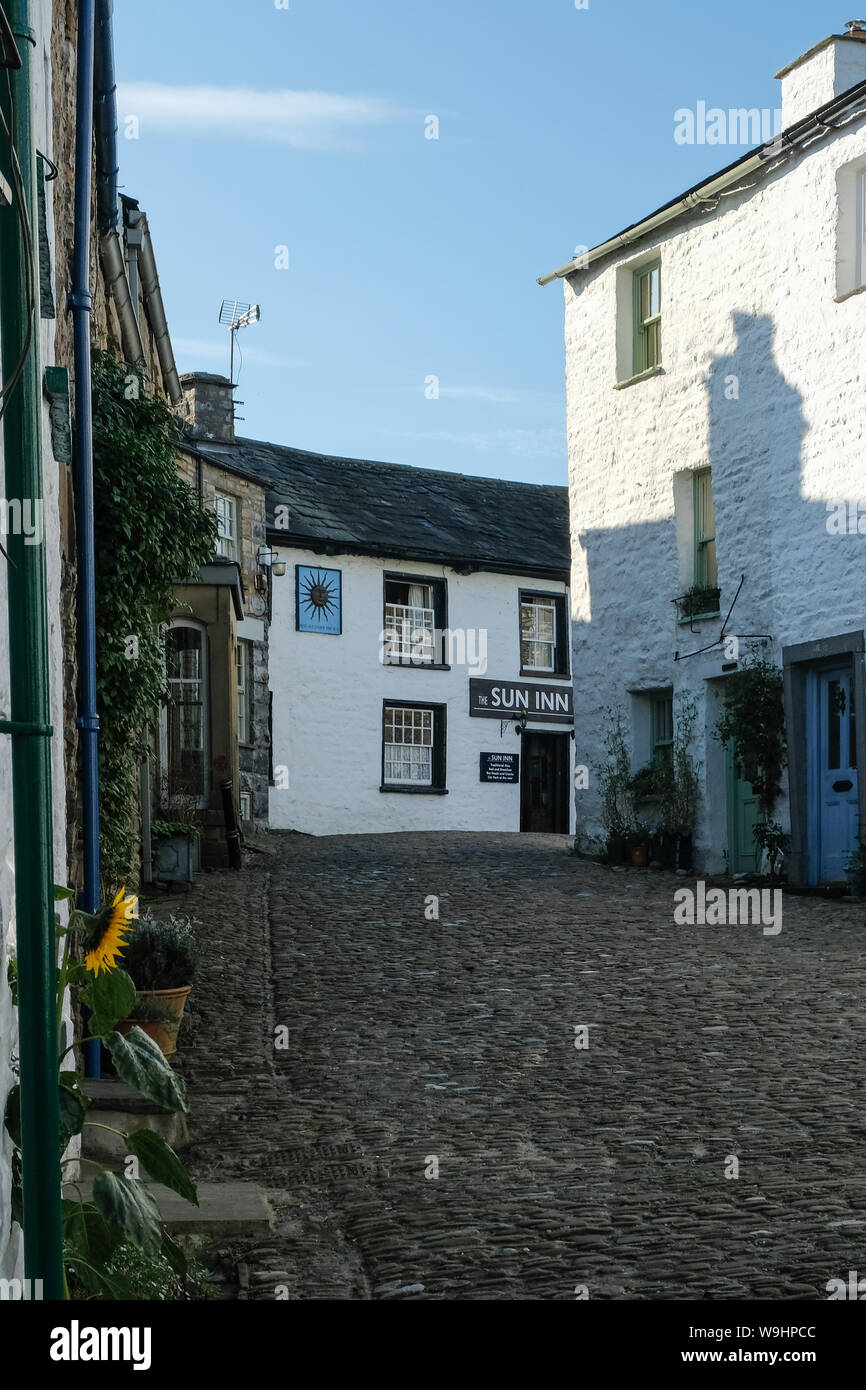 Eine Straße in Dent, das kleine Dorf in Dentdale, Cumbria, innerhalb der Yorkshire Dales National Park Stockfoto