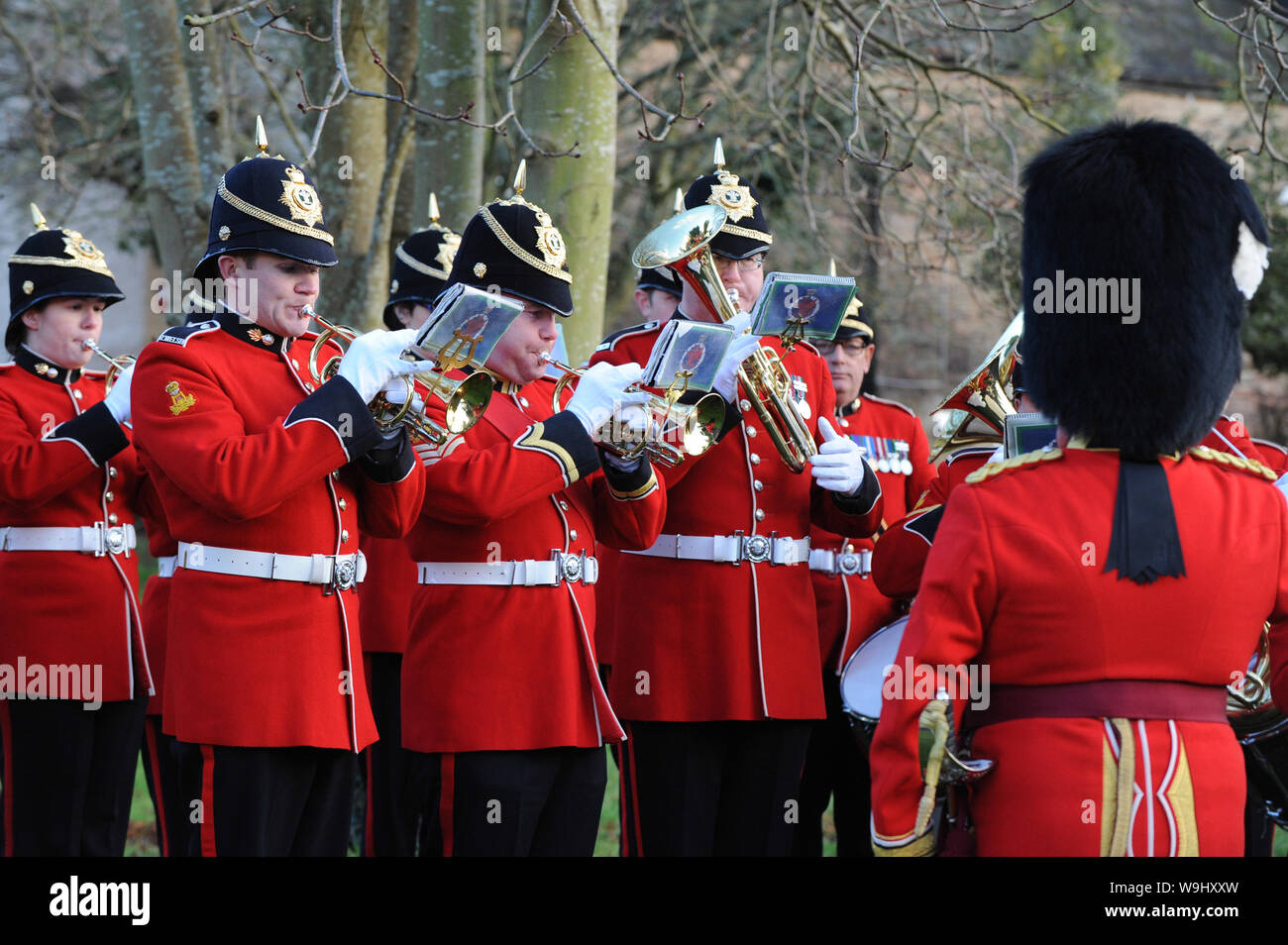 Einweihung von der Royal Welsh Guards am Grab von Privaten Robert Jones V.C.. St. Peter's Kirche, Peterchurch. Der Royal Welsh band. Stockfoto
