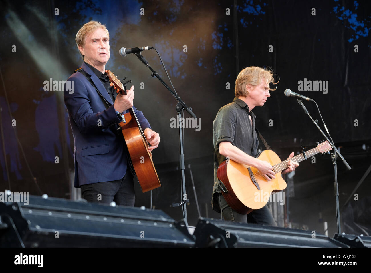 Die 4 Von Uns (Brenden und Declan Murphy) durchführen bei der cropredy Fairport Convention, Banbury, Großbritannien. August 9, 2019 Stockfoto