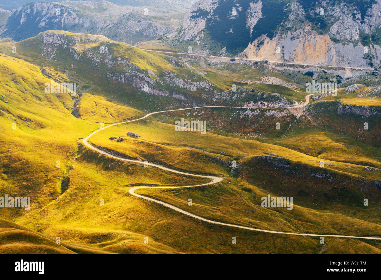 Mountain Road in den Dinarischen Alpen, Zelengora Berg, Bosnien und Herzegowina Stockfoto